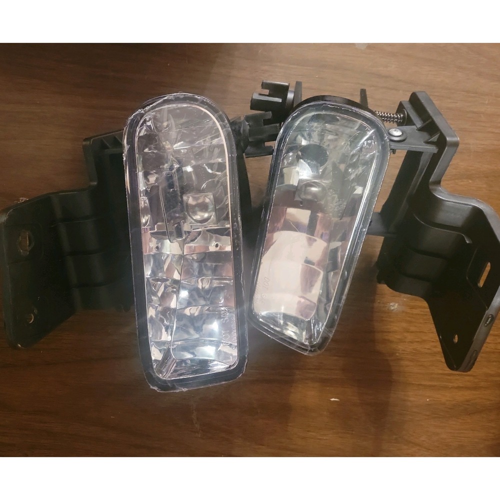 For Chevy 1999-2002 Silverado 1500 2500/2000-06 Tahoe 2PC LED Driving Fog Lights
